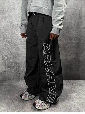 NWOT, Men’s, HYPEDEPT "STATEMENT" nylon pants in black, large, P25